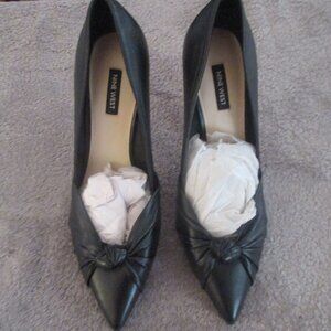Nine West size 12 black true pumps